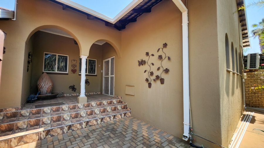 4 Bedroom Property for Sale in Wilkoppies North West